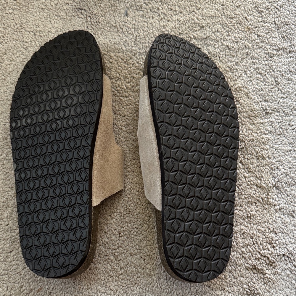 Universal Thread Tan Sandals - Picture 2 of 2